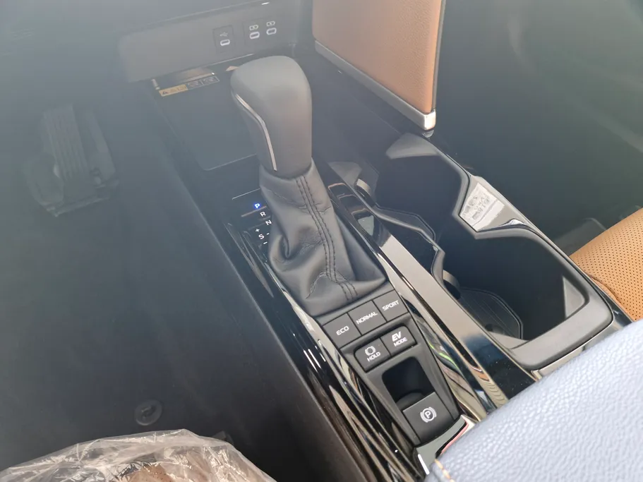 2025 Toyota Camry  LUMIERE HEV 