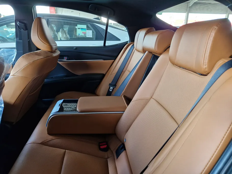 2025 Toyota Camry  LUMIERE HEV 