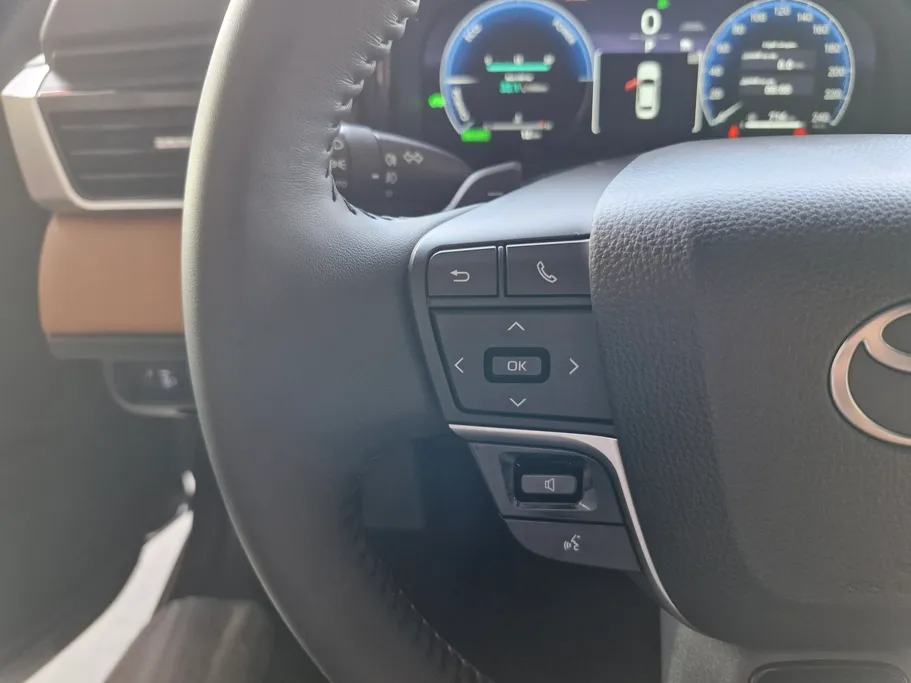 2025 Toyota Camry  LUMIERE HEV 