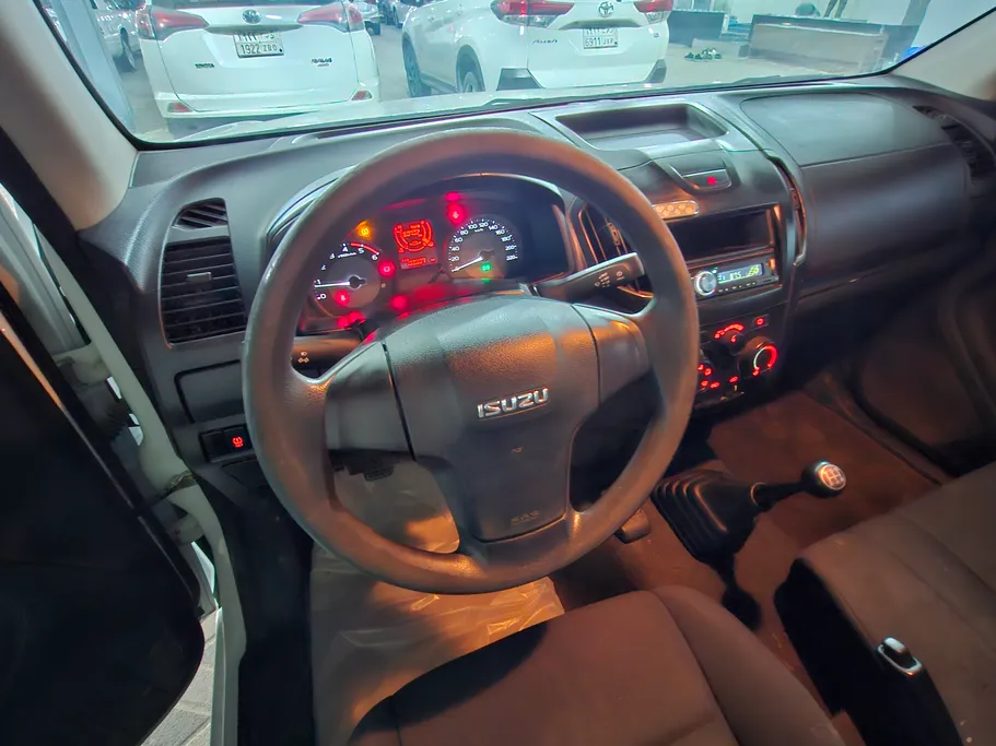 ايسوزو دي ماكس Regular Cab أجناب 2022 