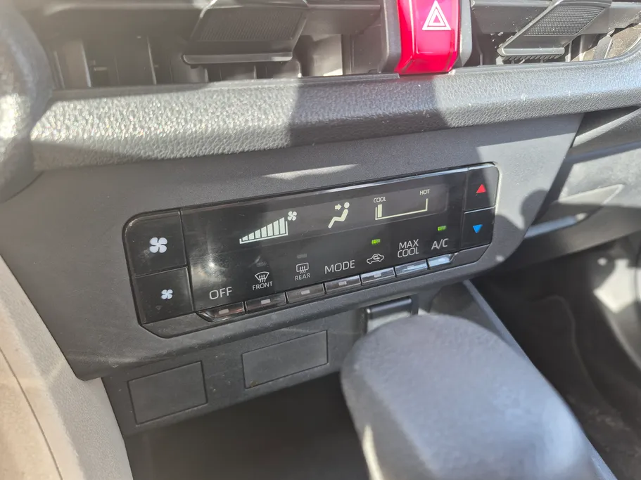 تويوتا يارس Y 2023 