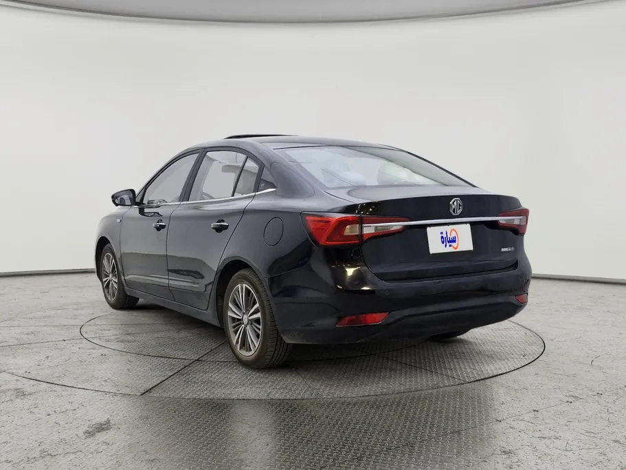 ام جي 5 LUX 2023 