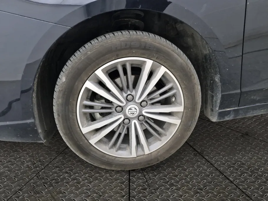 ام جي 5 LUX 2023 