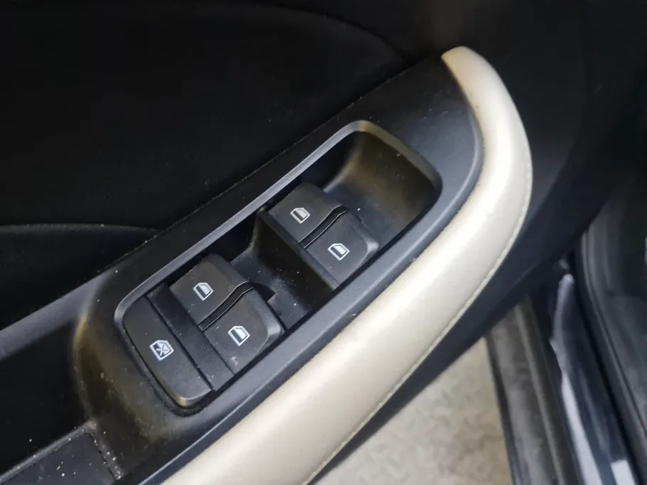 ام جي 5 LUX 2023 