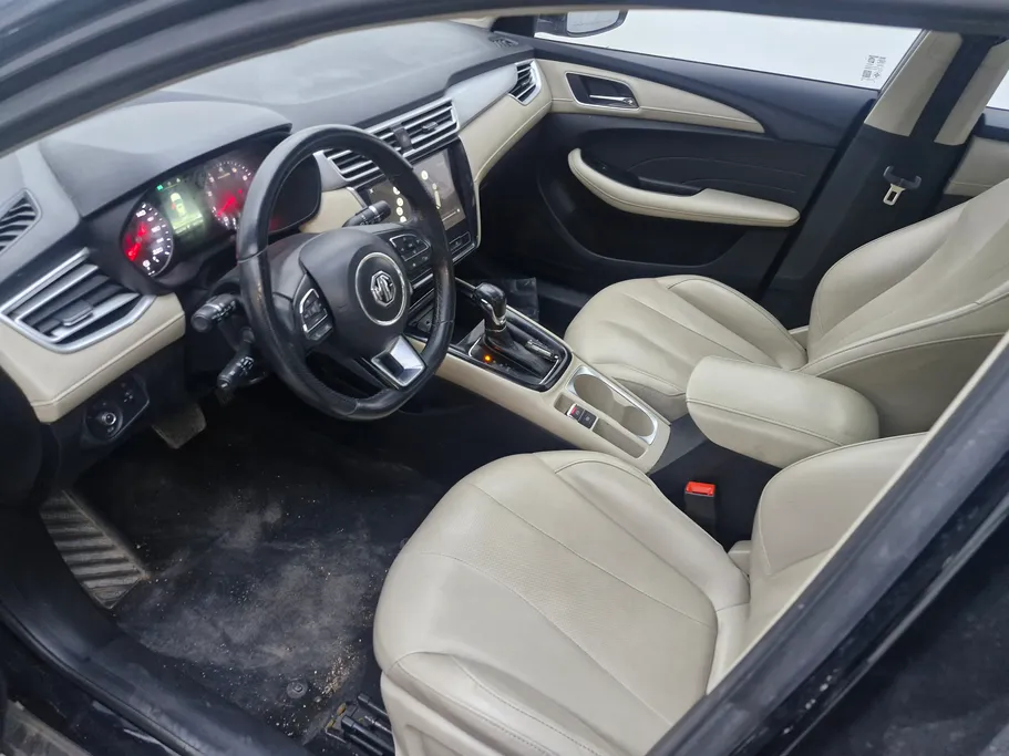 ام جي 5 LUX 2023 