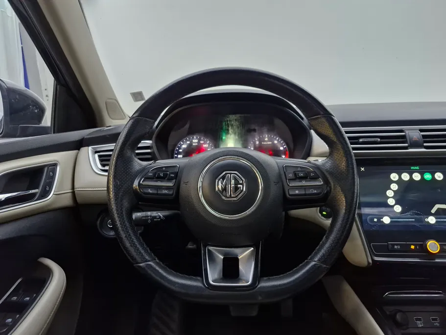 ام جي 5 LUX 2023 