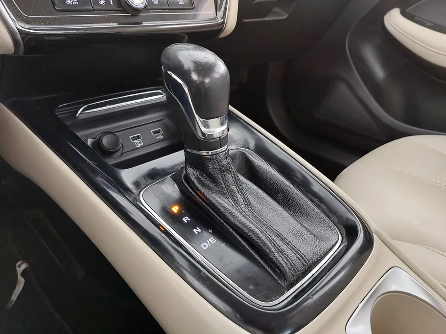 2023 ام جي 5 LUX 