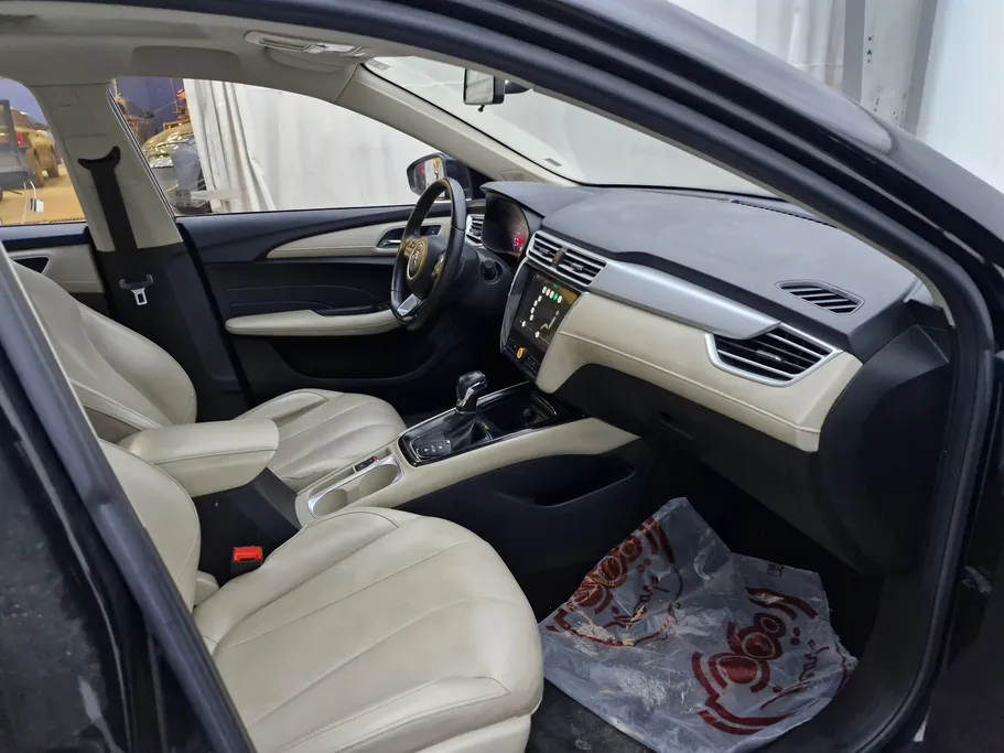 ام جي 5 LUX 2023 