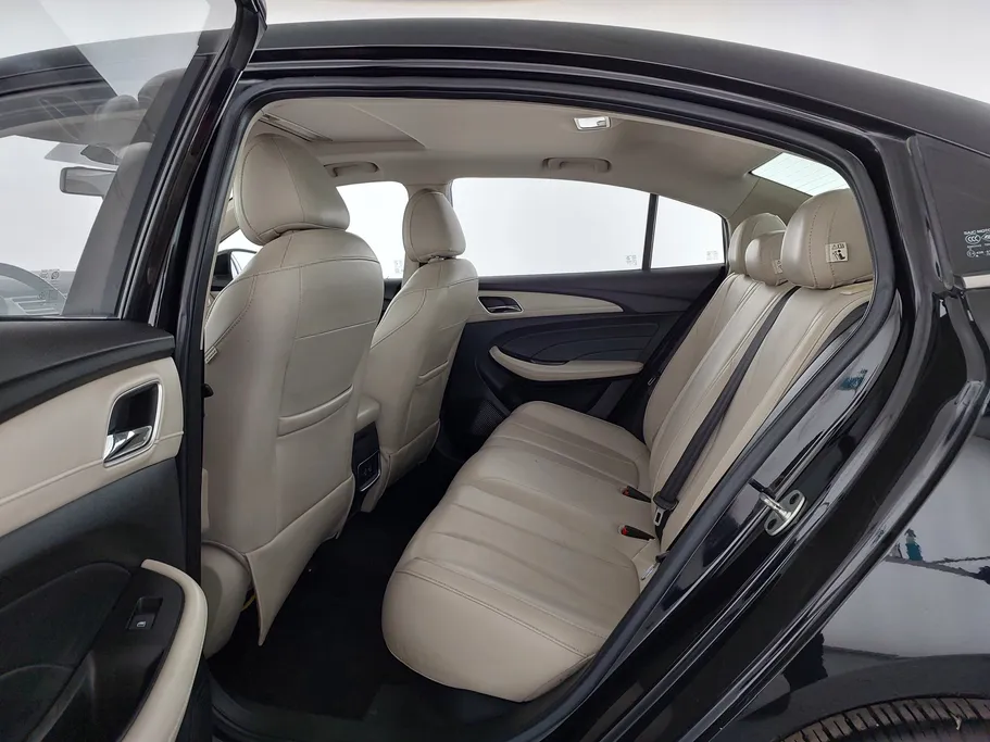 2023 ام جي 5 LUX 