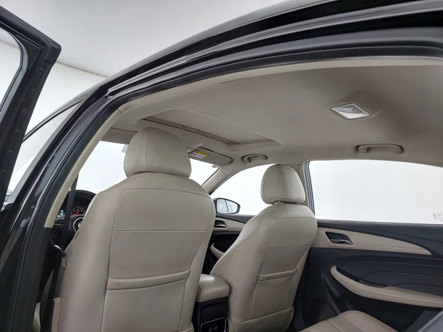 2023 ام جي 5 LUX 