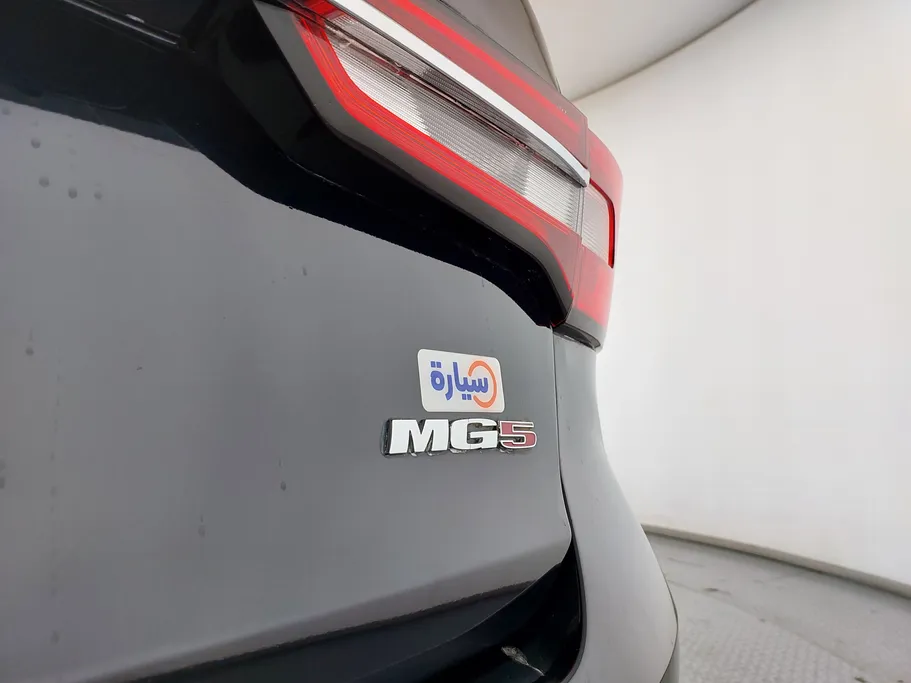 2023 ام جي 5 LUX 