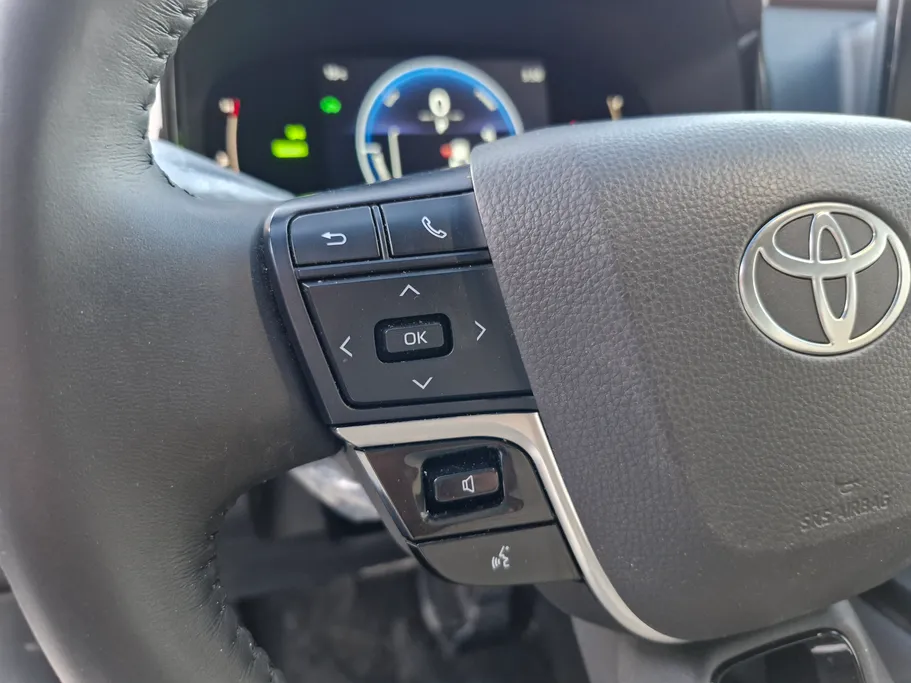 تويوتا كامري E Plus HEV 2025 