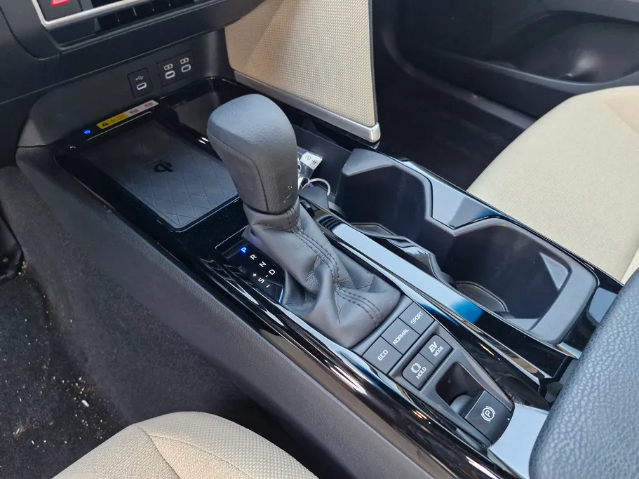 تويوتا كامري E Plus HEV 2025 