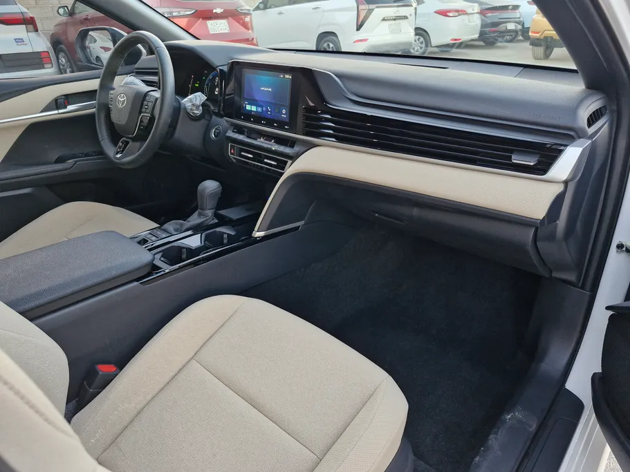 تويوتا كامري E Plus HEV 2025 