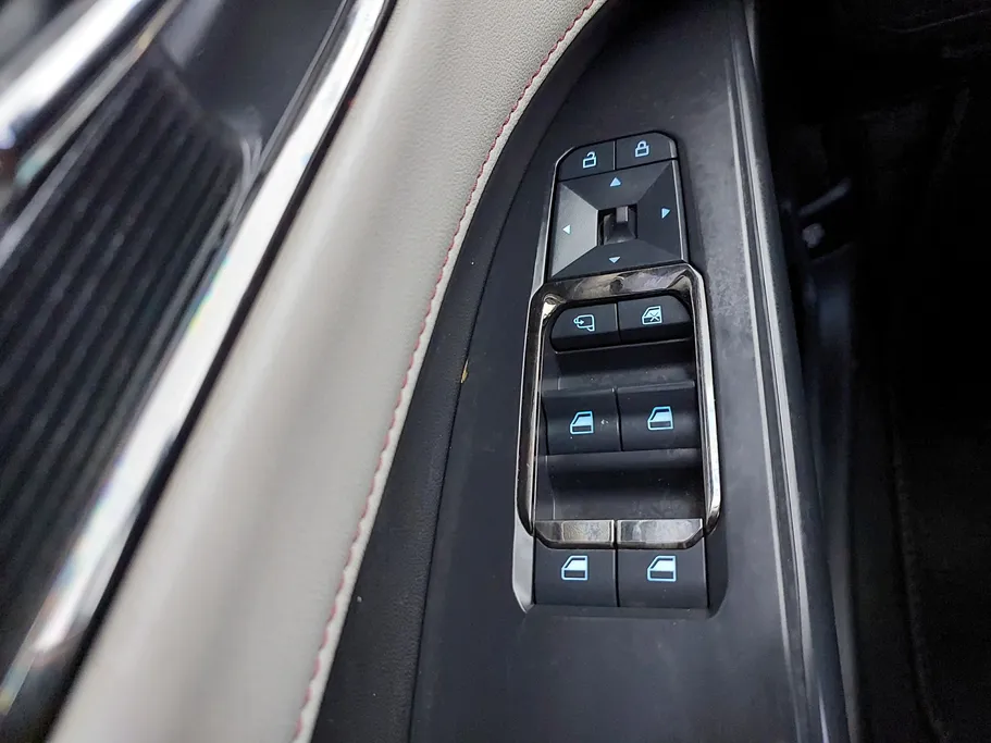 2023 Ford Taurus Trend 