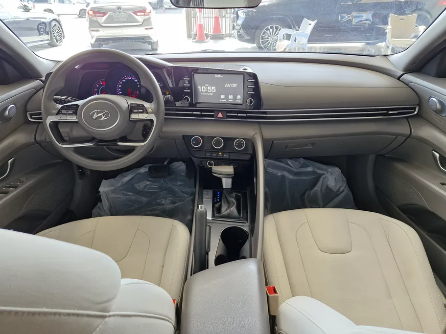 2023 Hyundai Elantra Smart 