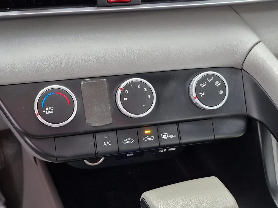 2023 Hyundai Elantra Smart 