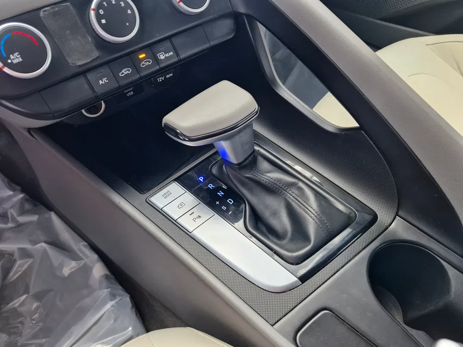 2023 Hyundai Elantra Smart 