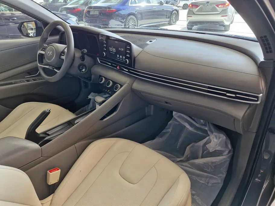 2023 Hyundai Elantra Smart 