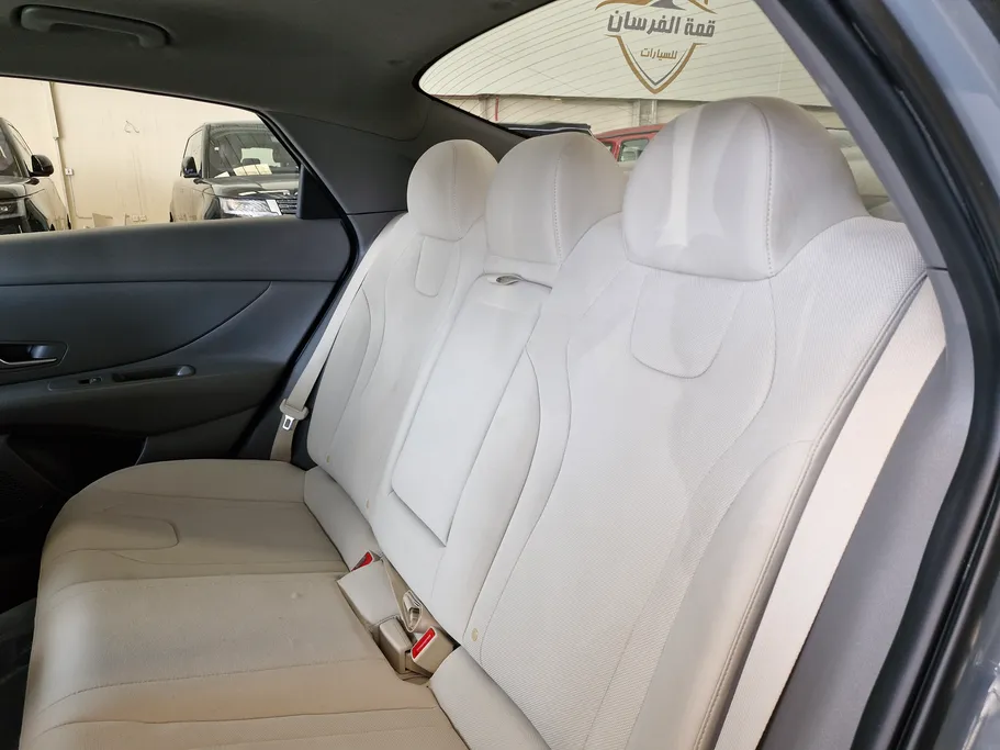 2023 Hyundai Elantra Smart 