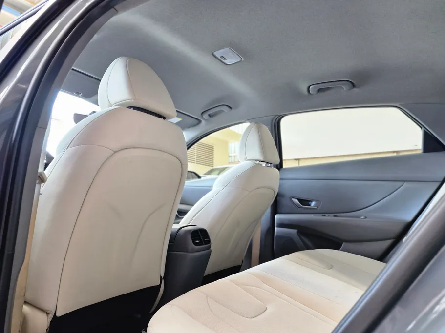 2023 Hyundai Elantra Smart 