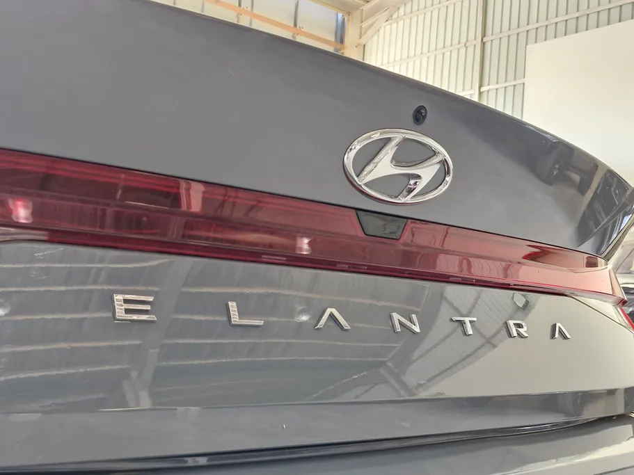 2023 Hyundai Elantra Smart 