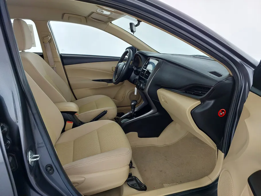 2022 Toyota Yaris  Y 