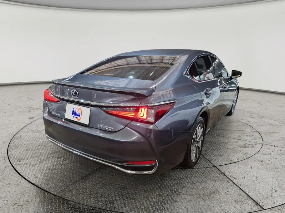 لكزس ES 300 AH Hybrid  2022 