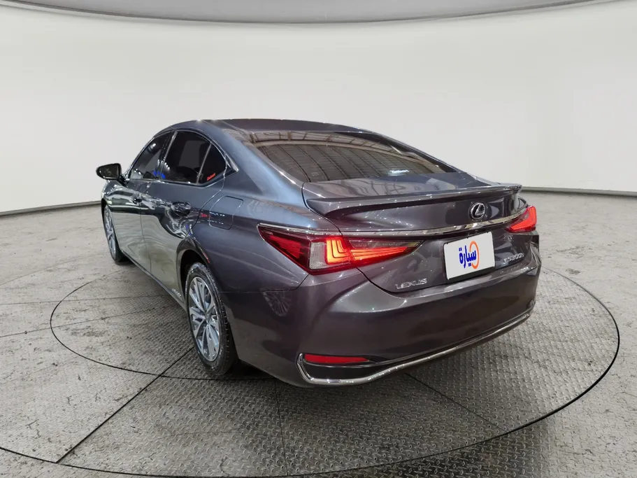 لكزس ES 300 AH Hybrid  2022 