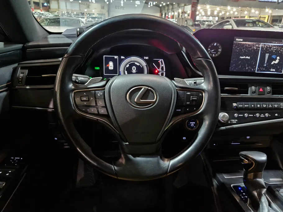 لكزس ES 300 AH Hybrid  2022 