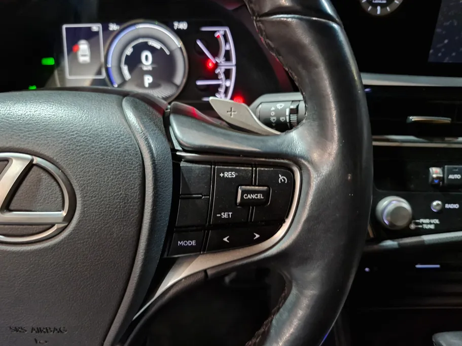 لكزس ES 300 AH Hybrid  2022 