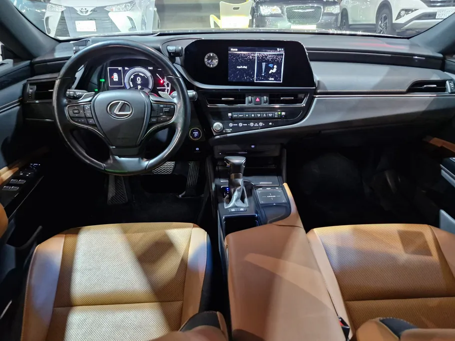 لكزس ES 300 AH Hybrid  2022 