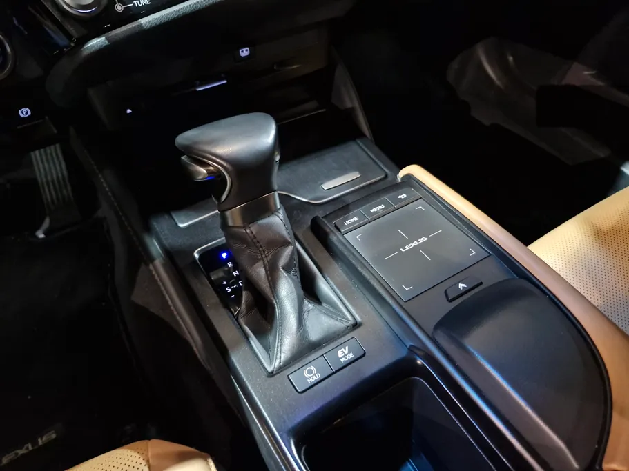 لكزس ES 300 AH Hybrid  2022 