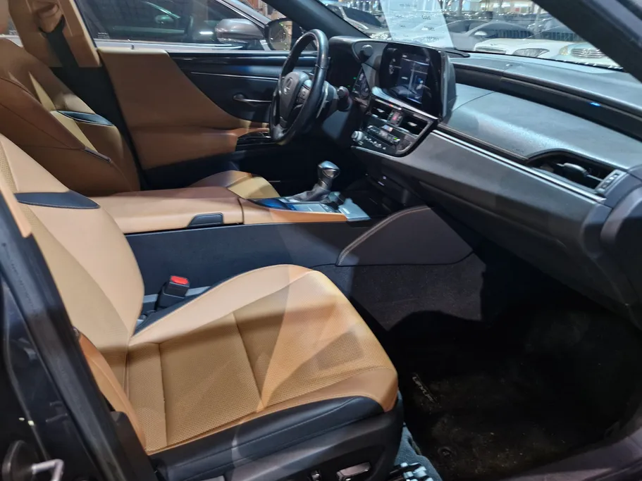 لكزس ES 300 AH Hybrid  2022 