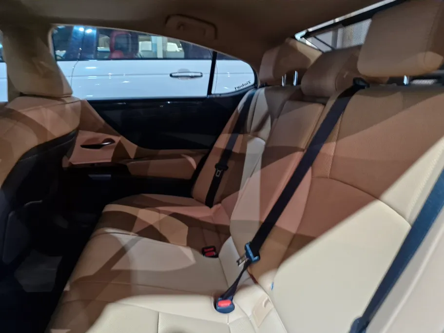 لكزس ES 300 AH Hybrid  2022 