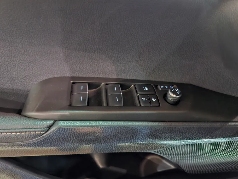 تويوتا كامري LE 2025 