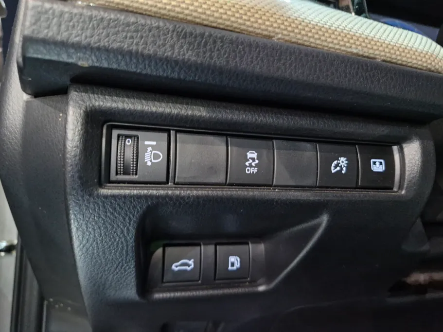 تويوتا كامري LE 2025 