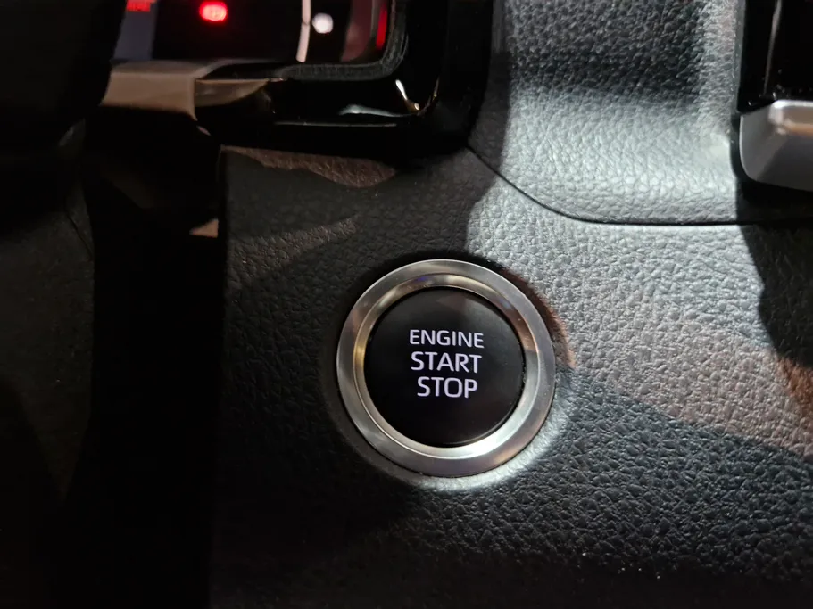 تويوتا كامري LE 2025 