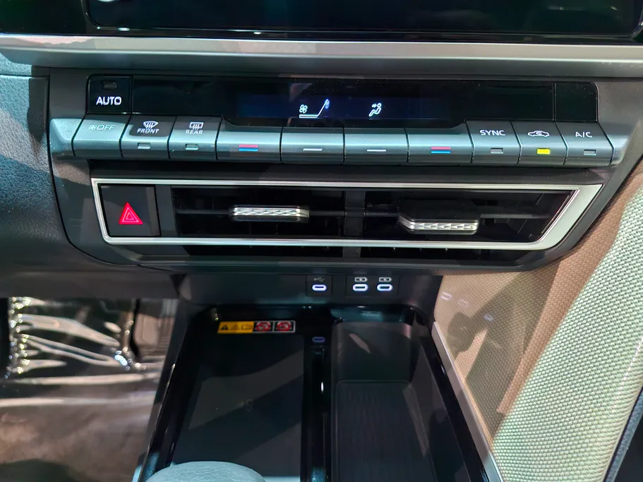 تويوتا كامري LE 2025 