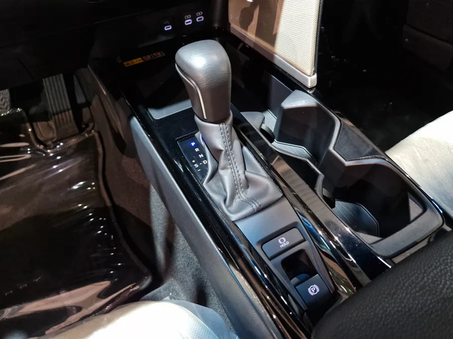 تويوتا كامري LE 2025 