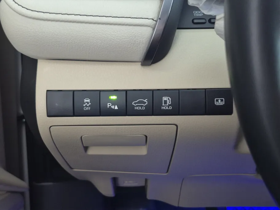 تويوتا كامري GLE HEV  2024 