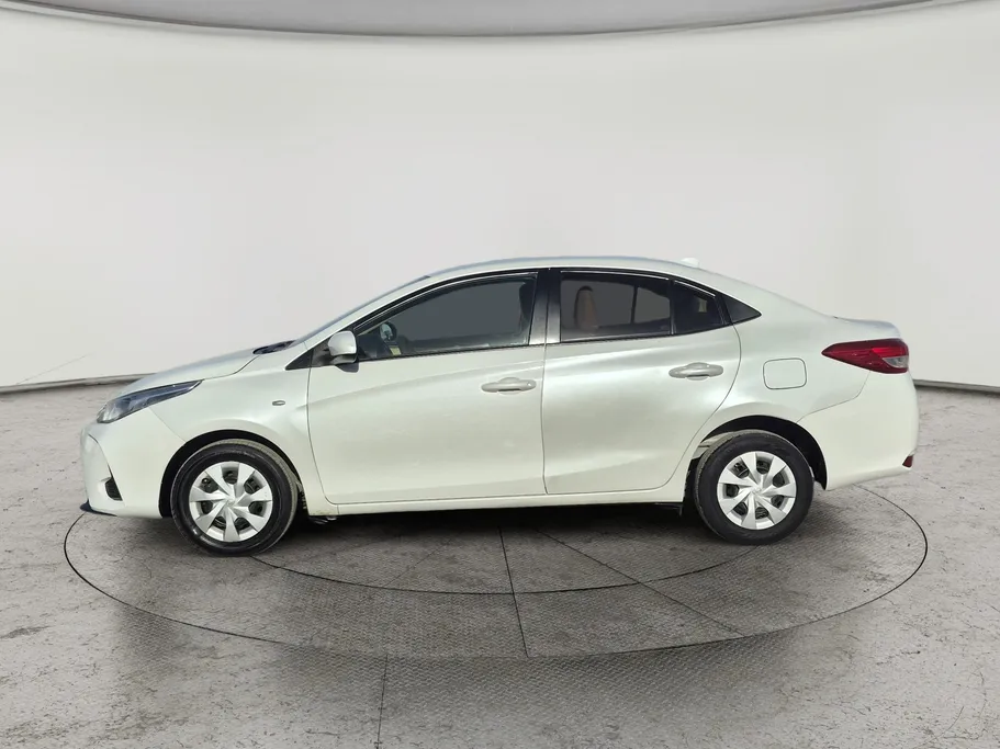 2022 Toyota Yaris  Y 