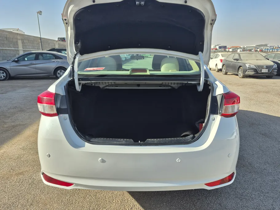 2022 Toyota Yaris  Y 