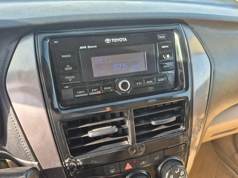 2022 Toyota Yaris  Y 