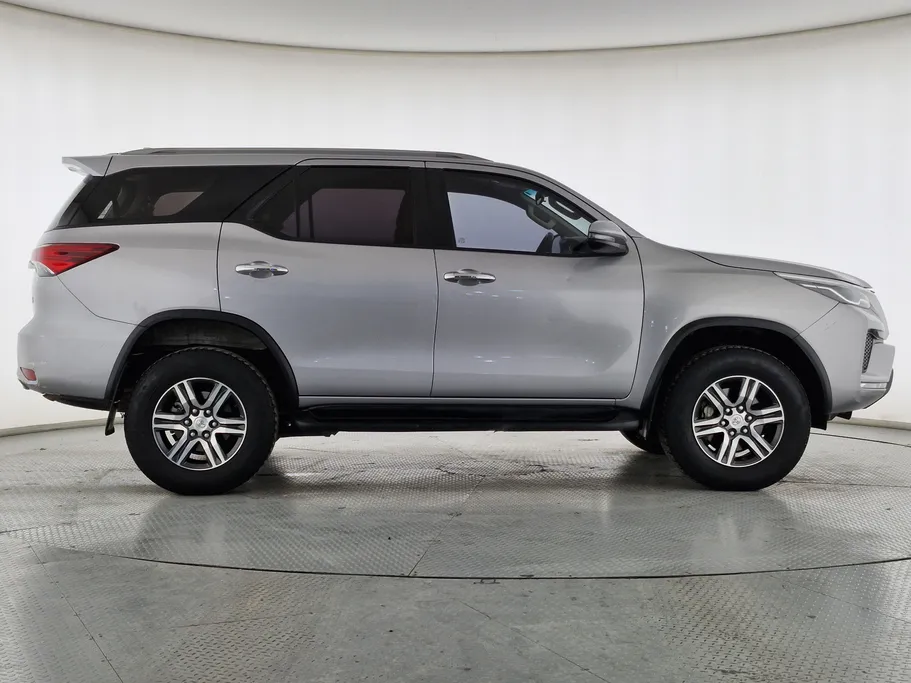 تويوتا فورتشنر GX 2023 