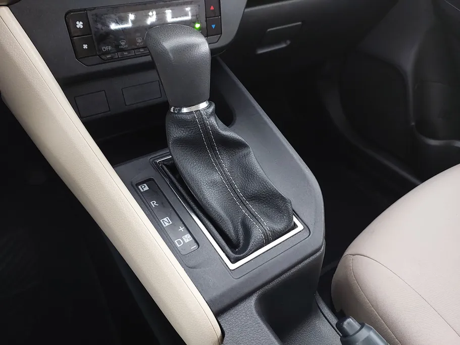 2023 Toyota Yaris  Y 