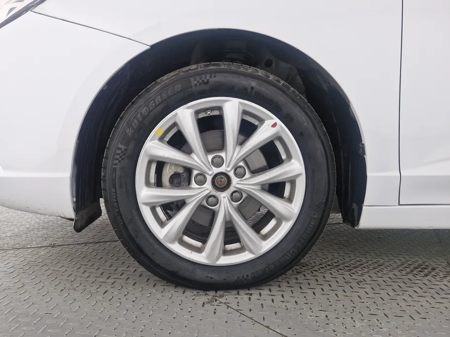 ام جي 5 STD 2023 