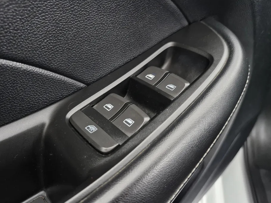 ام جي 5 STD 2023 