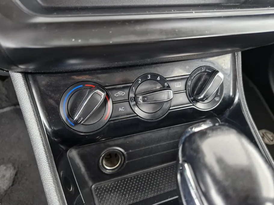 ام جي 5 STD 2023 