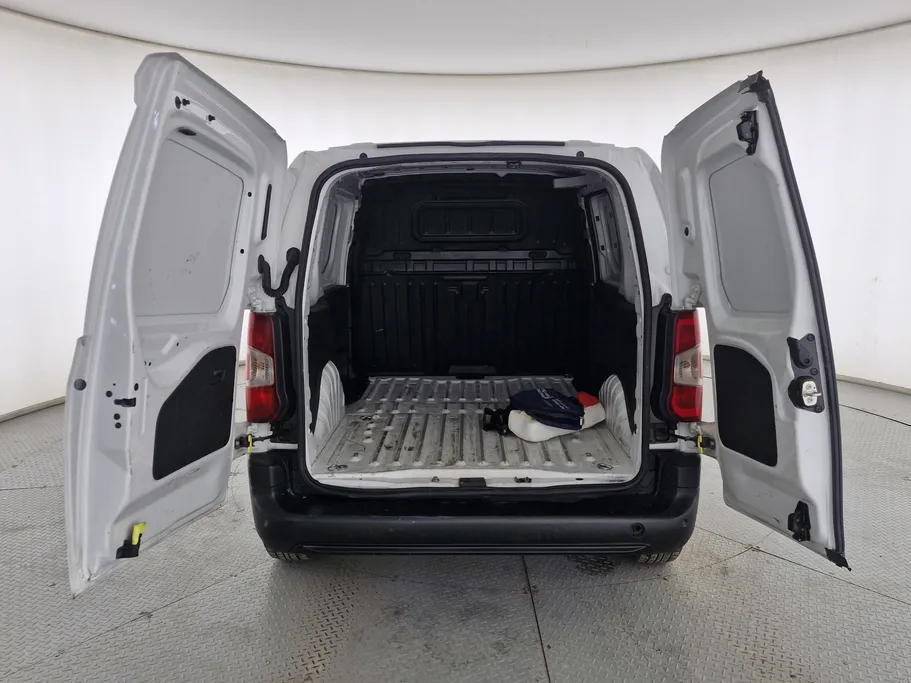 2023 Peugeot Partner Short van 